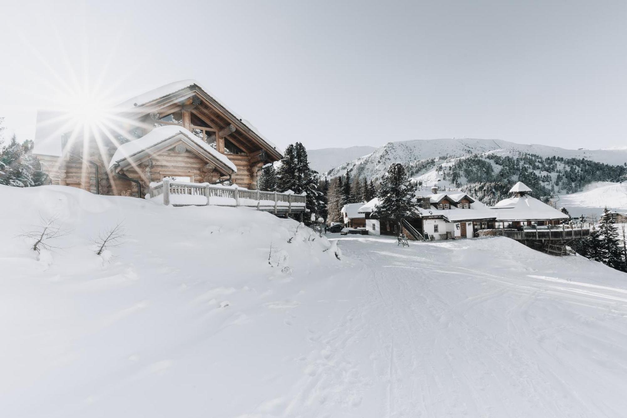 Mei Zeit Huettendorf Turracher Hohe Exteriér fotografie